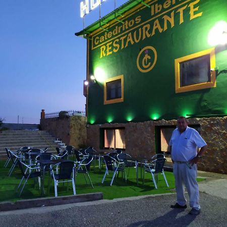 Hostal Catedritos Ibericos A-5 Km 154 A 5 Km De Oropesa A 1 Km De Herreruela De Oropesa Eksteriør billede