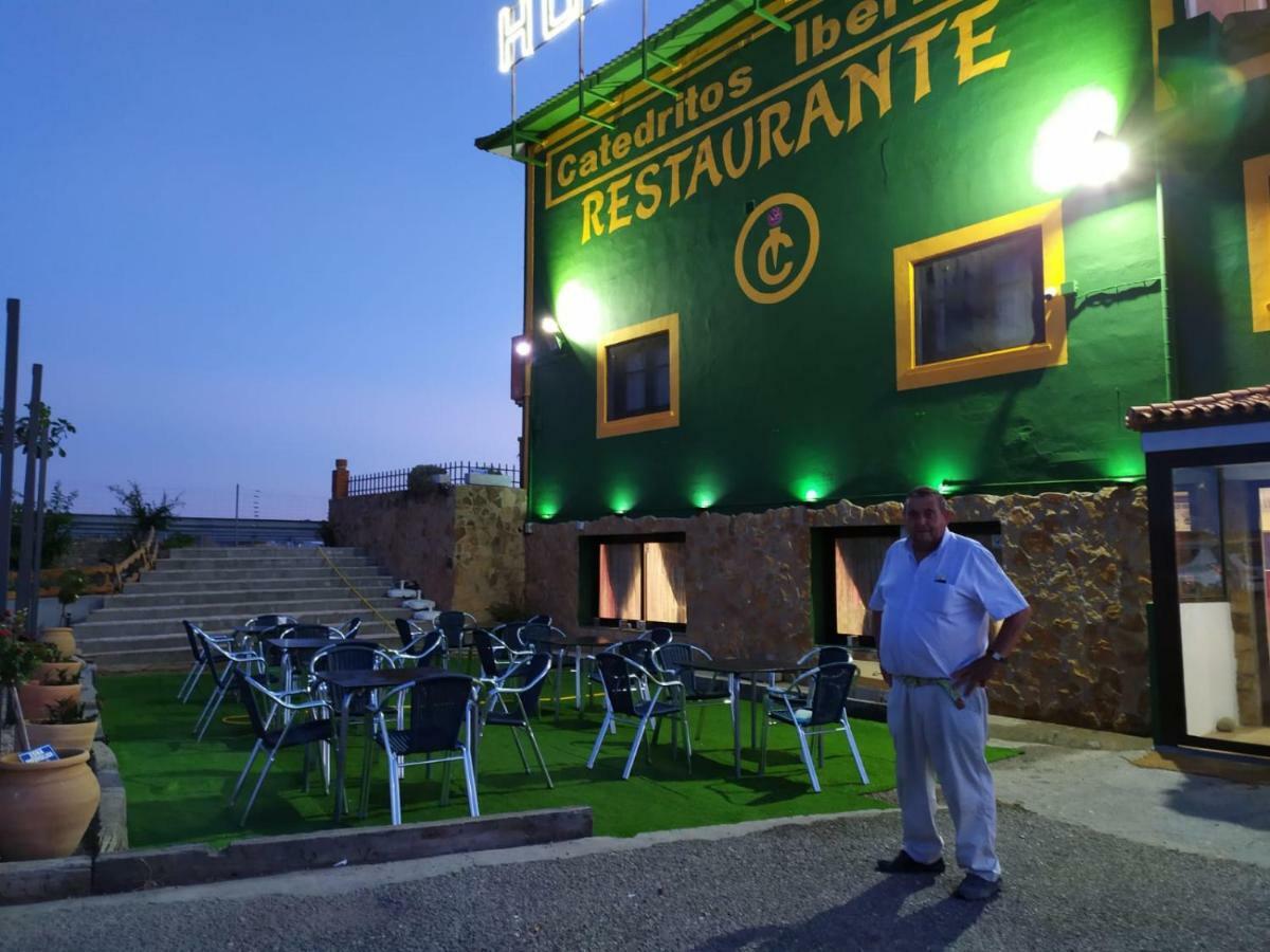 Hostal Catedritos Ibericos A-5 Km 154 A 5 Km De Oropesa A 1 Km De Herreruela De Oropesa Eksteriør billede